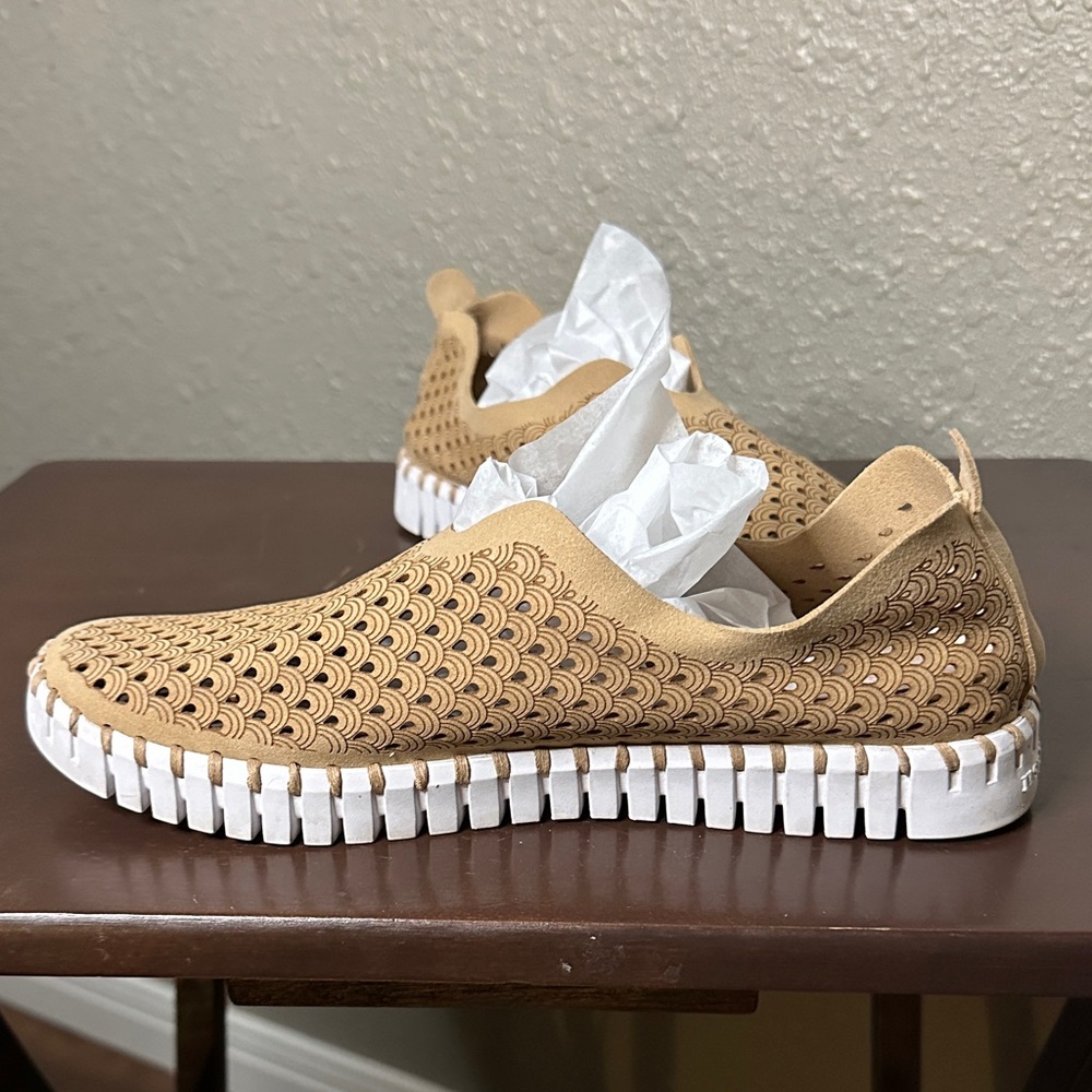 Ilse Jacobsen Tan Perforated Slip-Ons with White Soles - Picture 2 of 9